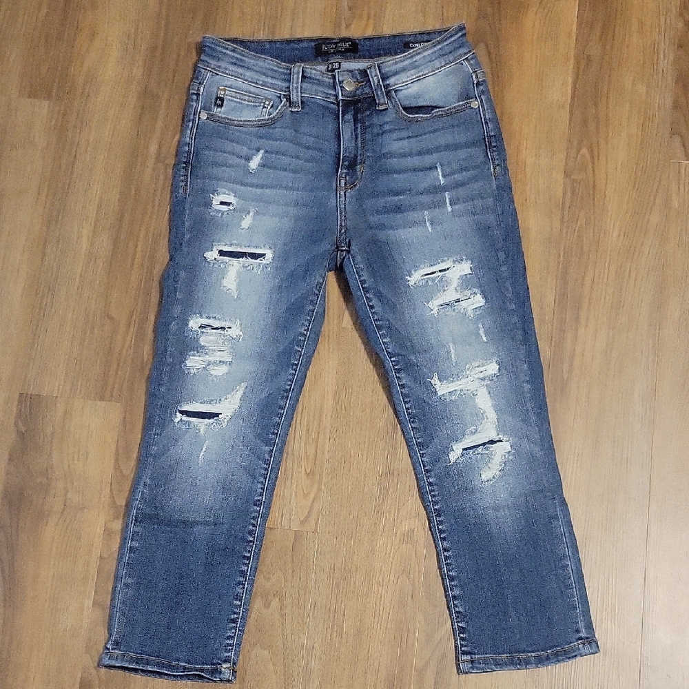 Judy Blue Capri Cropped Distressed Blue Jeans